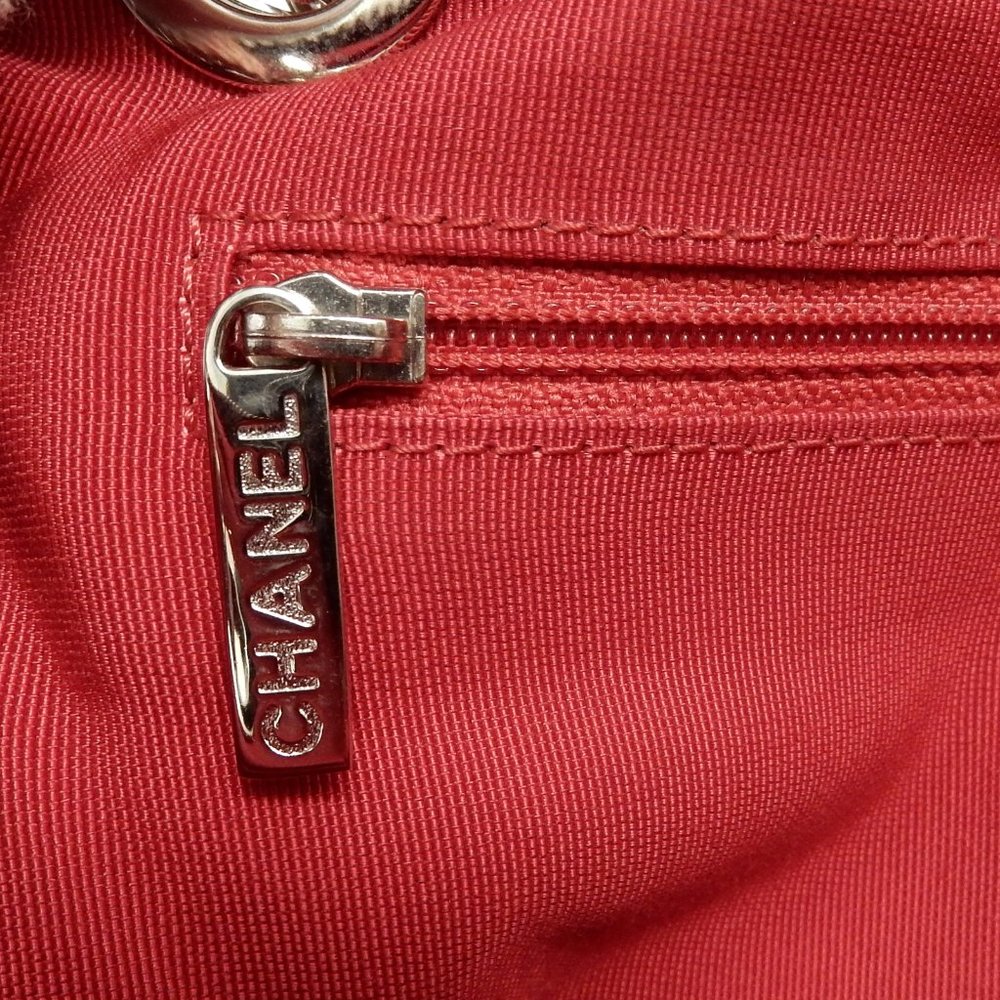 CHANEL QUILT SHOULDER BAG!! STUNNING! WOW!! - Picture 12 of 12